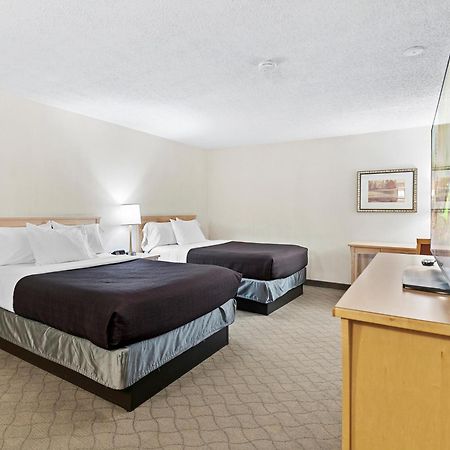 Travelodge Hotel By Wyndham Саскатун Екстер'єр фото