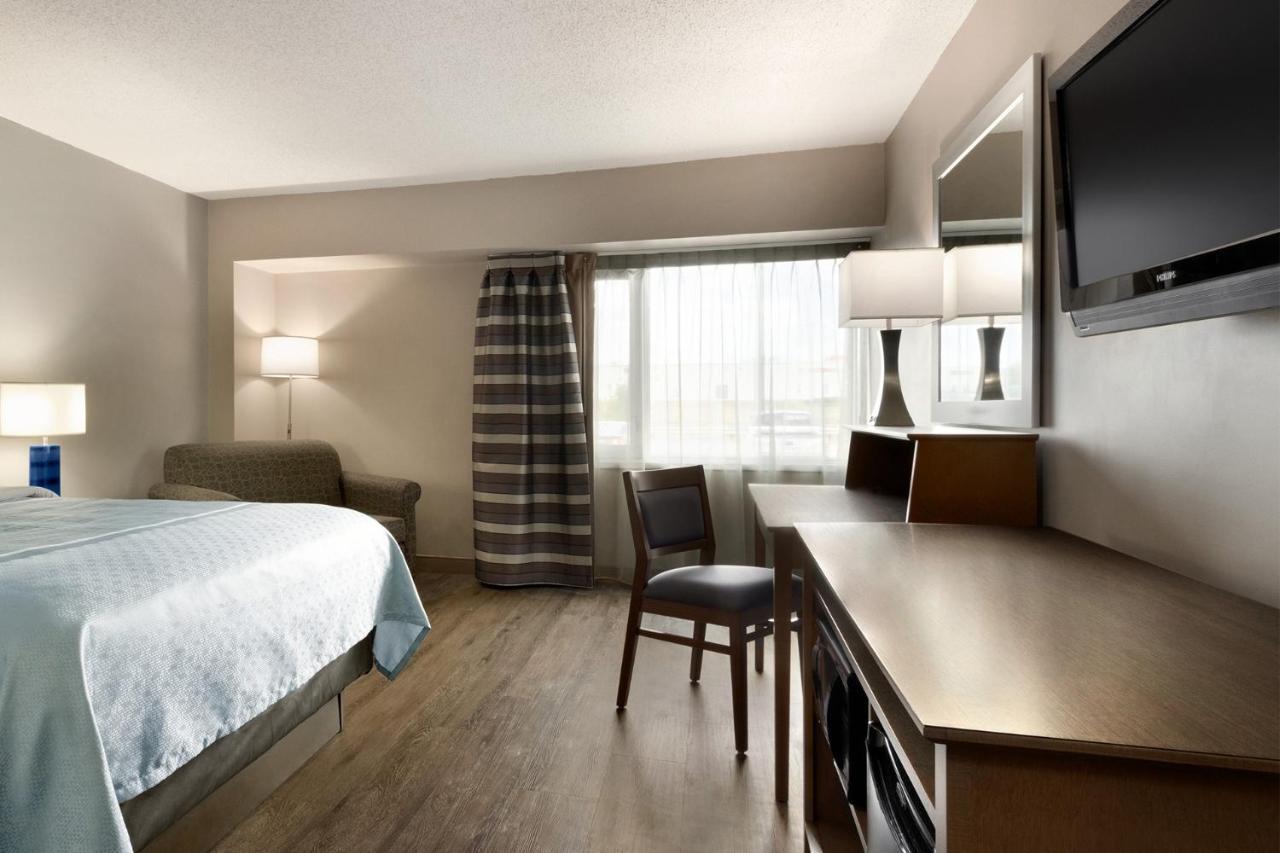 Travelodge Hotel By Wyndham Саскатун Екстер'єр фото