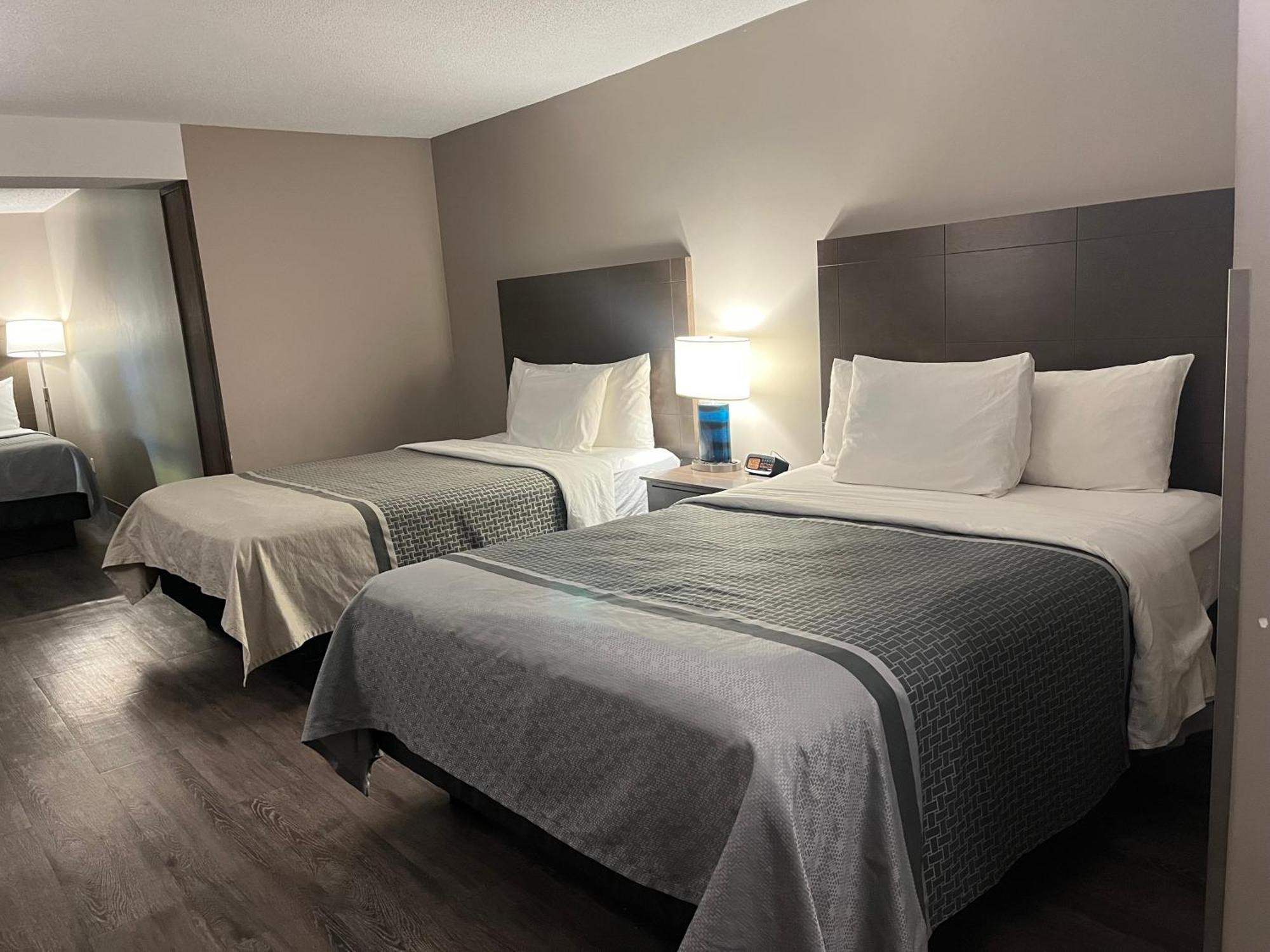Travelodge Hotel By Wyndham Саскатун Екстер'єр фото