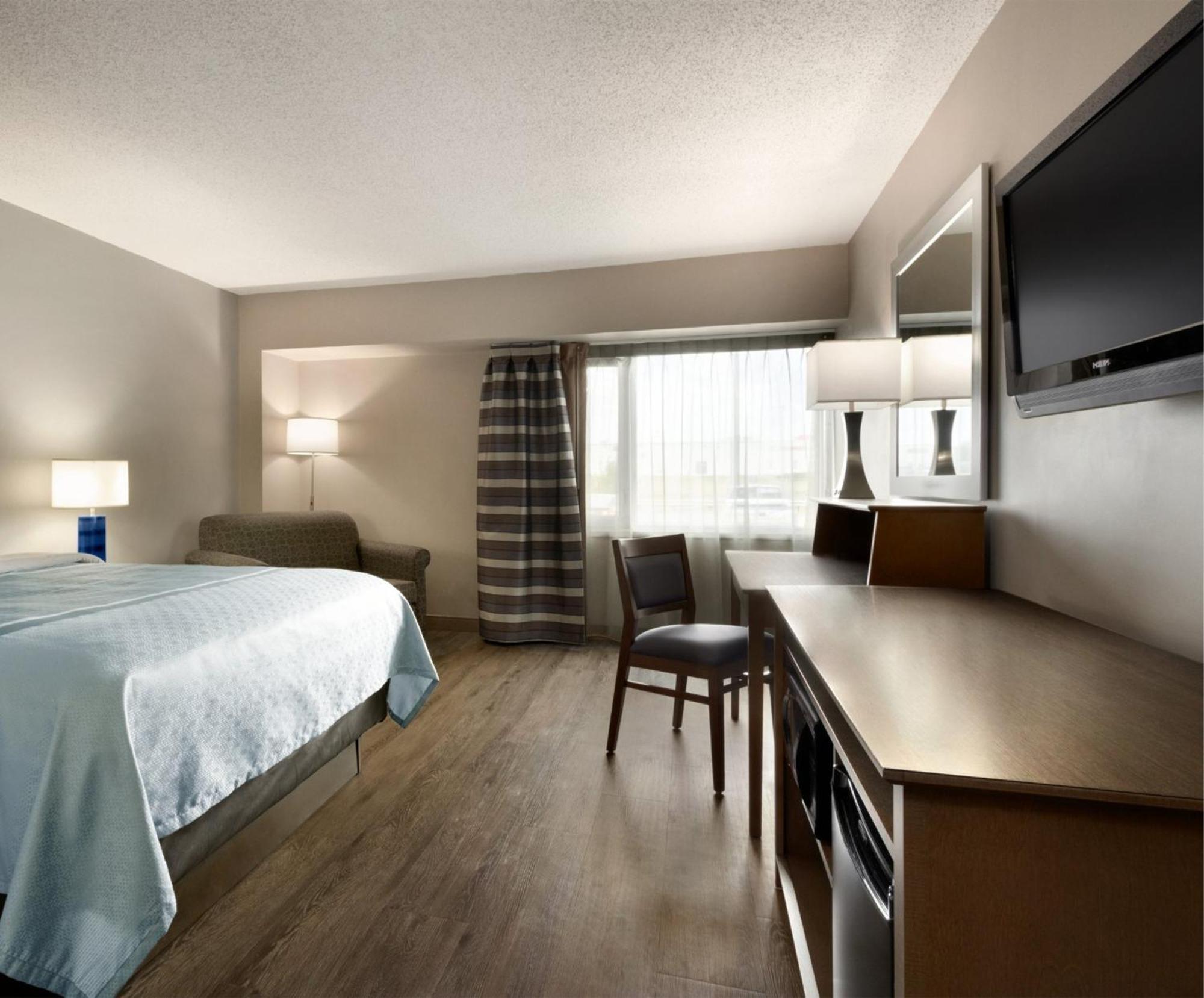 Travelodge Hotel By Wyndham Саскатун Екстер'єр фото